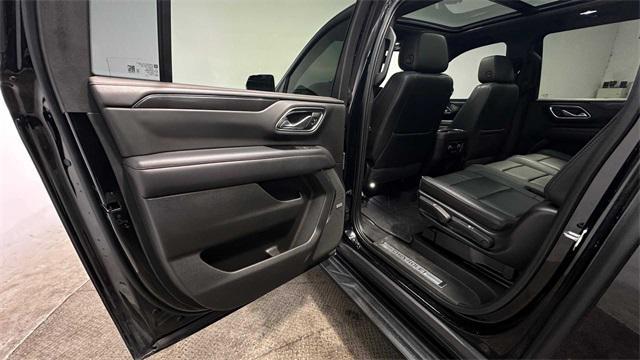 Photo of 2022 Iridescent Pearl Tricoat Chevrolet Suburban