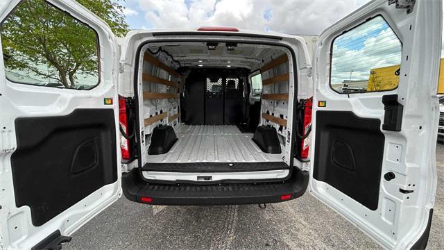 Photo of 2022 Oxford White Ford Transit-250