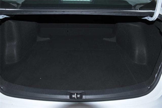 Photo of 2021 Super White Toyota Corolla