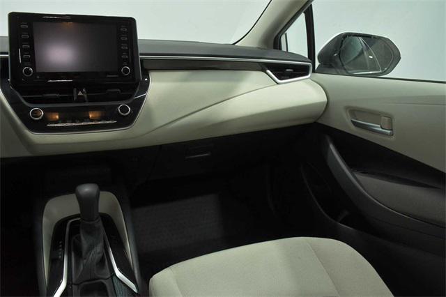 Photo of 2021 Super White Toyota Corolla