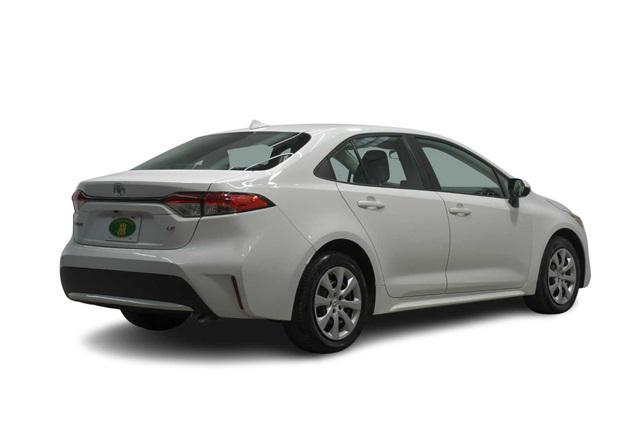 Photo of 2021 Super White Toyota Corolla