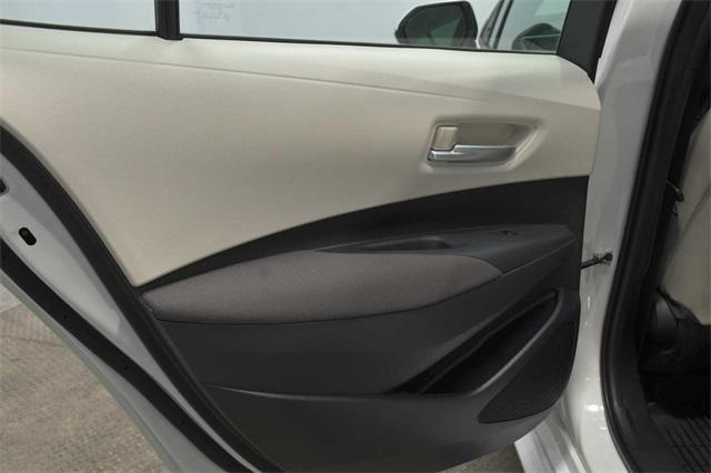 Photo of 2021 Super White Toyota Corolla