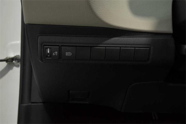 Photo of 2021 Super White Toyota Corolla