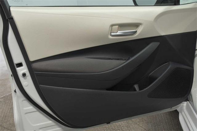 Photo of 2021 Super White Toyota Corolla