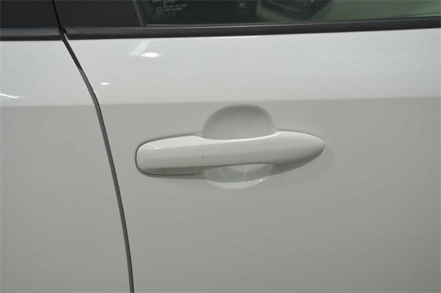 Photo of 2021 Super White Toyota Corolla
