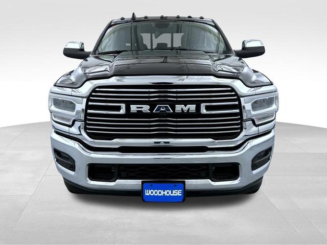 Photo of 2022 Granite Crystal Metallic Clearcoat RAM 3500