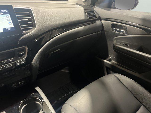 Photo of 2022 Gray Honda Pilot