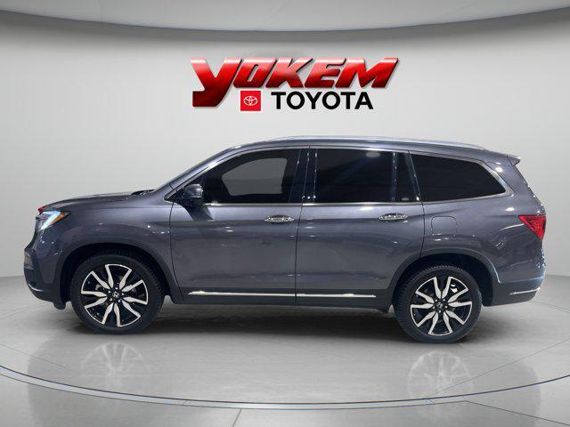 Photo of 2022 Gray Honda Pilot
