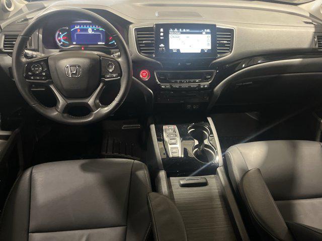 Photo of 2022 Gray Honda Pilot