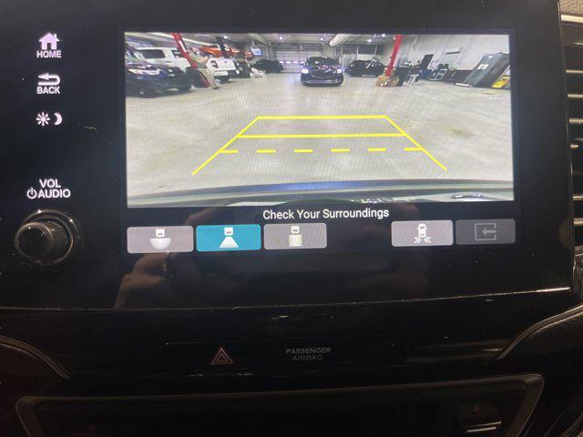 Photo of 2022 Gray Honda Pilot