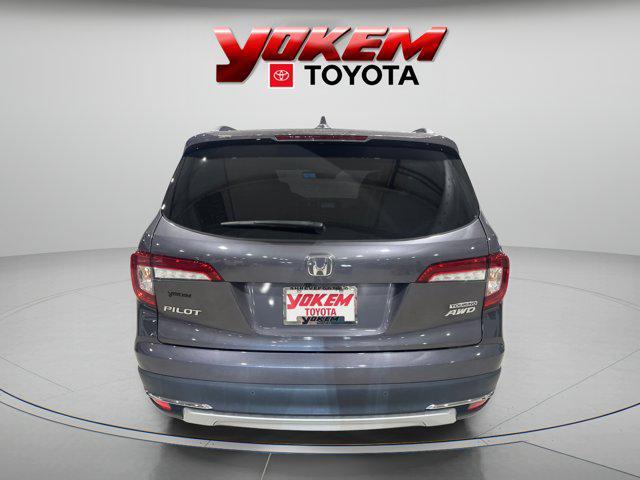 Photo of 2022 Gray Honda Pilot