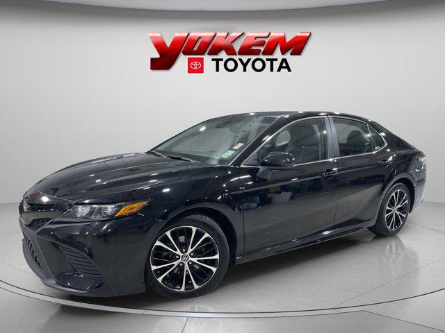 Photo of 2019 Midnight Black Metallic Toyota Camry