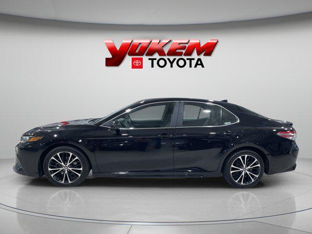 Photo of 2019 Midnight Black Metallic Toyota Camry