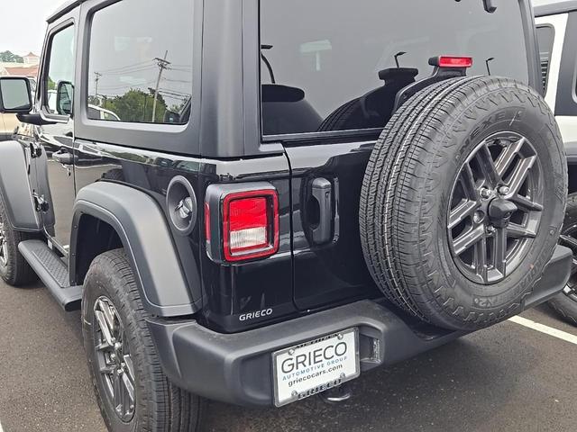 Photo of 2025 Black Clearcoat Jeep Wrangler
