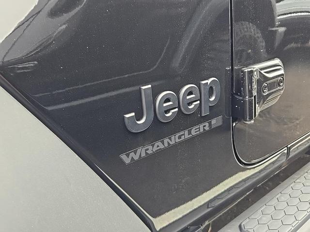 Photo of 2025 Black Clearcoat Jeep Wrangler