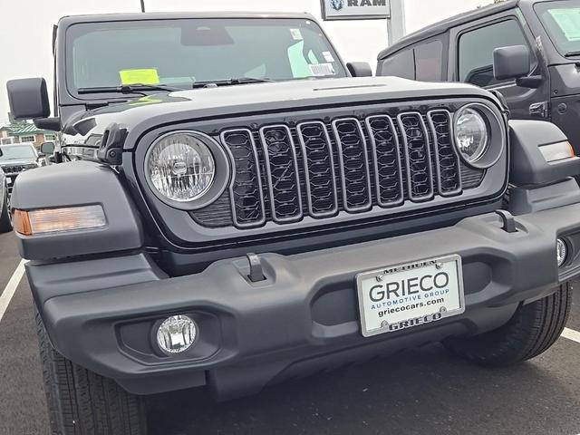 Photo of 2025 Black Clearcoat Jeep Wrangler