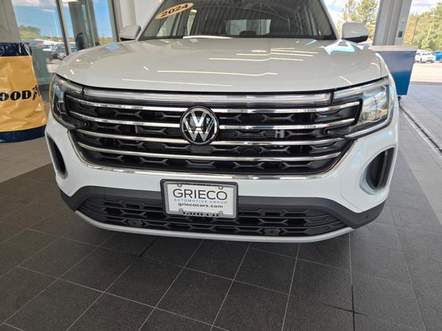 Photo of 2024 Pure White Volkswagen Atlas