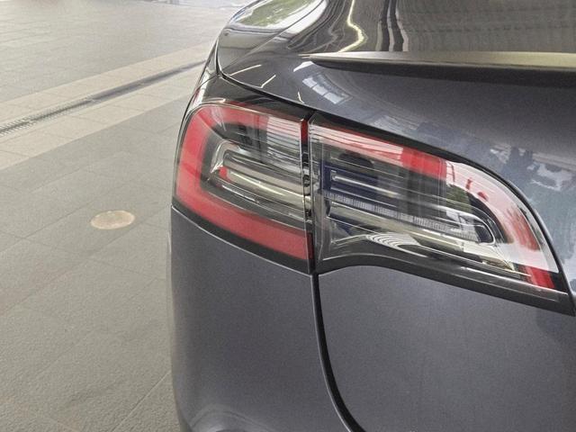Photo of 2023 Midnight Silver Metallic Tesla Model 3