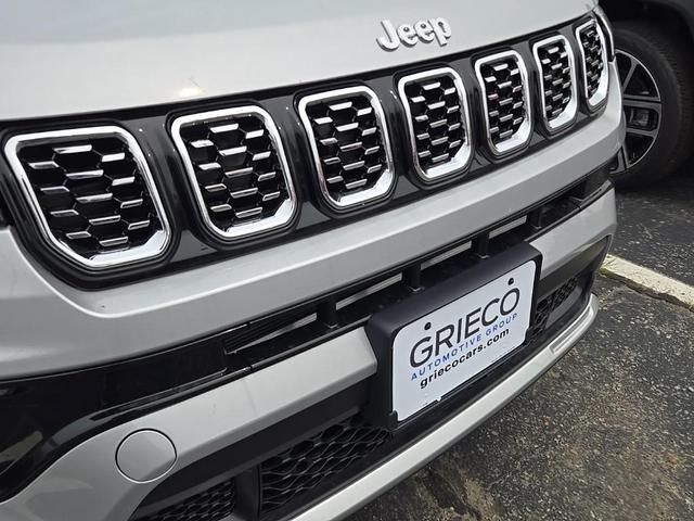 Photo of 2025 Silver Zynith Jeep Compass