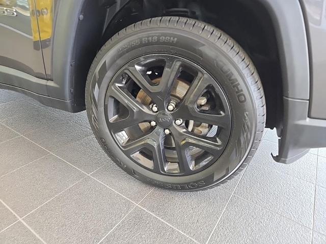 Photo of 2018 Granite Crystal Clearcoat Metallic Jeep Compass