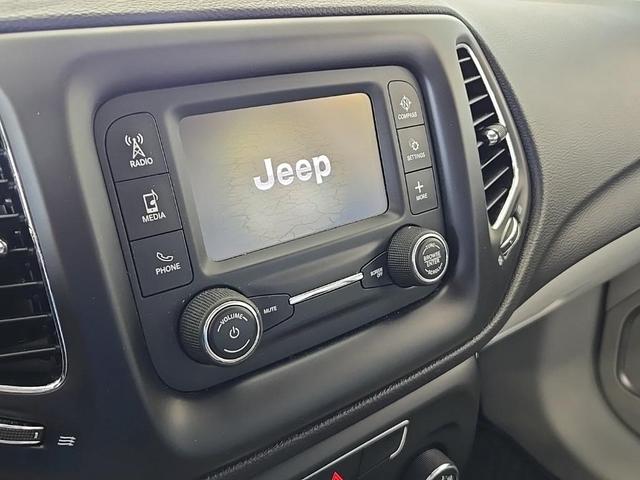 Photo of 2018 Granite Crystal Clearcoat Metallic Jeep Compass