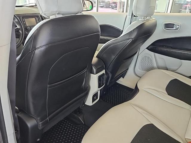 Photo of 2018 Granite Crystal Clearcoat Metallic Jeep Compass