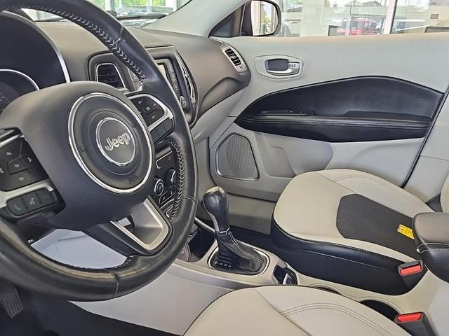 Photo of 2018 Granite Crystal Clearcoat Metallic Jeep Compass