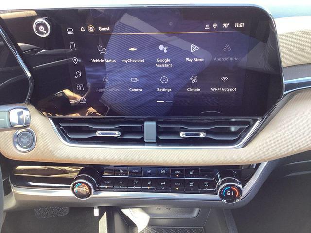 Photo of 2026 Polar White Tricoat Chevrolet Equinox