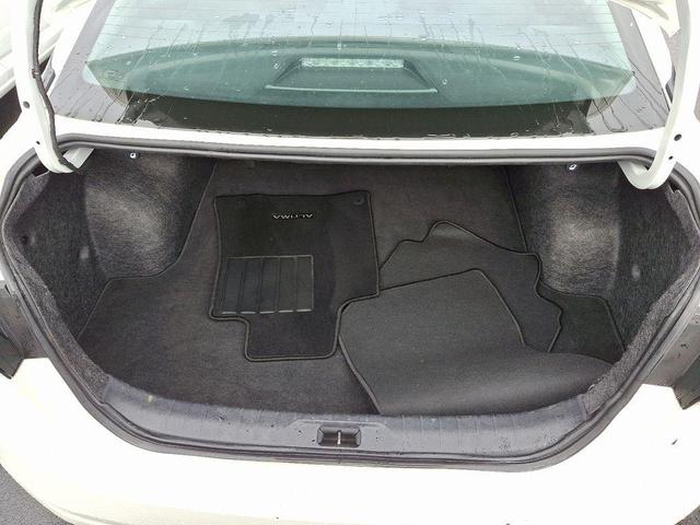 Photo of 2023 White Nissan Altima