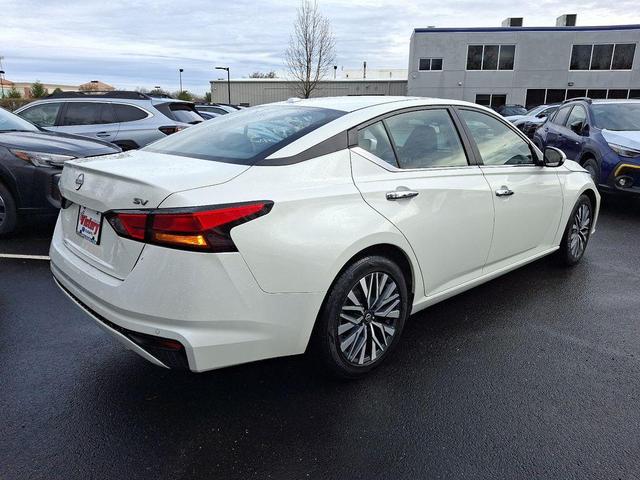 Photo of 2023 White Nissan Altima