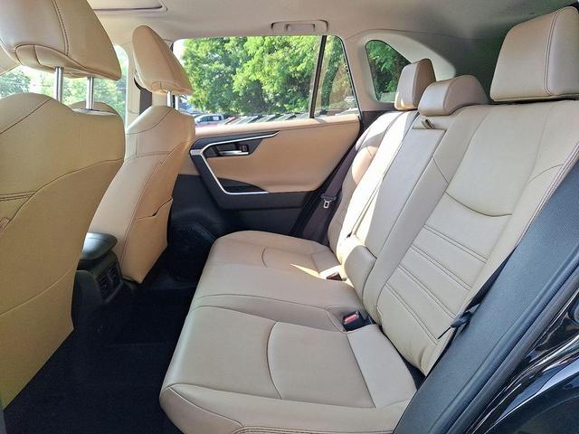 Photo of 2019 Black Toyota RAV4 Hybrid