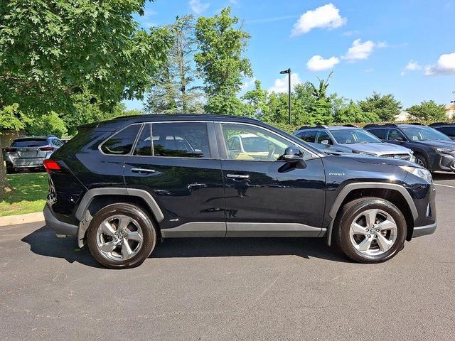 Photo of 2019 Black Toyota RAV4 Hybrid