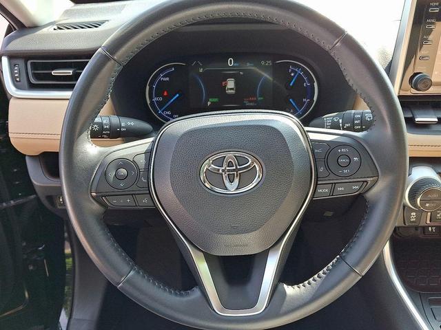 Photo of 2019 Black Toyota RAV4 Hybrid