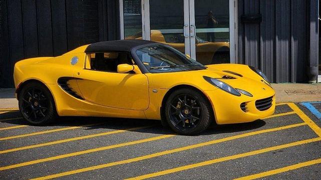 Photo of 2006 Solar Yellow Metallic Lotus Elise
