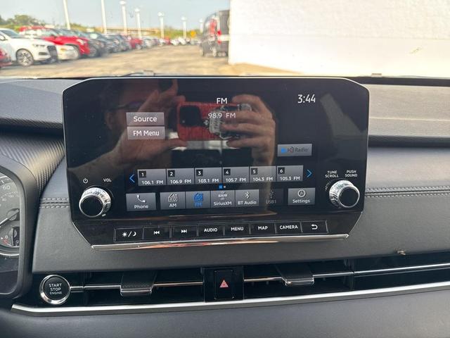 Photo of 2024 Alloy Silver Metallic Mitsubishi Outlander