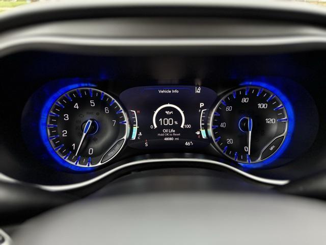 Photo of 2024 Brilliant Black Crystal Pearlcoat Chrysler Pacifica