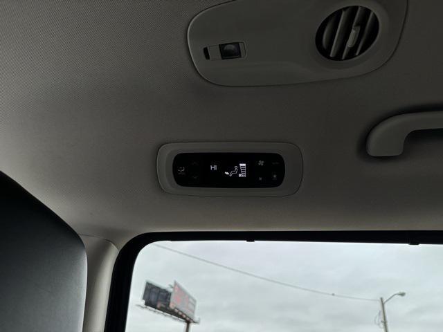 Photo of 2024 Brilliant Black Crystal Pearlcoat Chrysler Pacifica