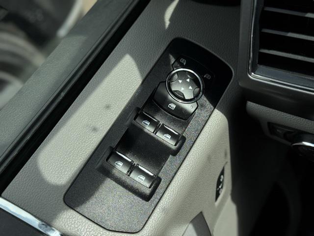 Photo of 2019 Oxford White Ford F-150