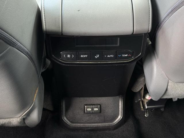 Photo of 2022 Moon Dust Toyota Highlander
