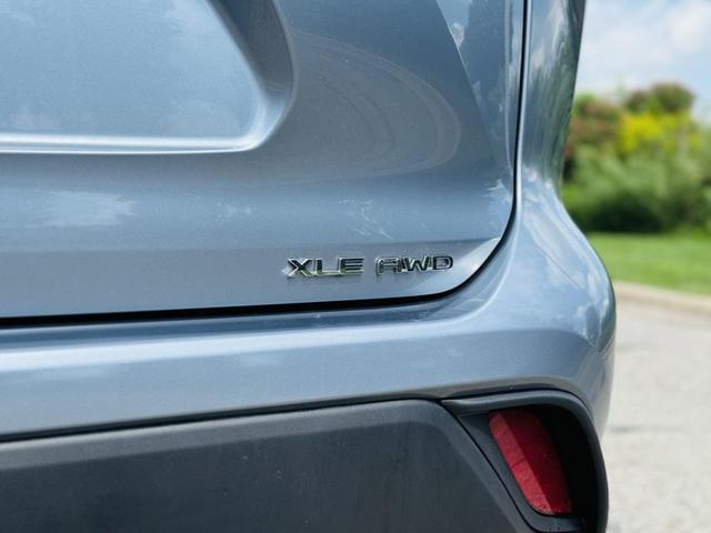 Photo of 2022 Moon Dust Toyota Highlander