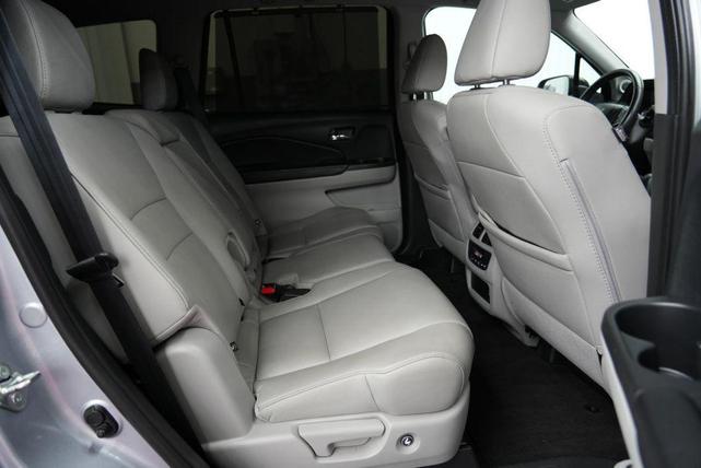 Photo of 2020 Lunar Silver Metallic Honda Pilot
