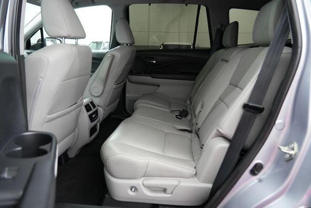 Photo of 2020 Lunar Silver Metallic Honda Pilot