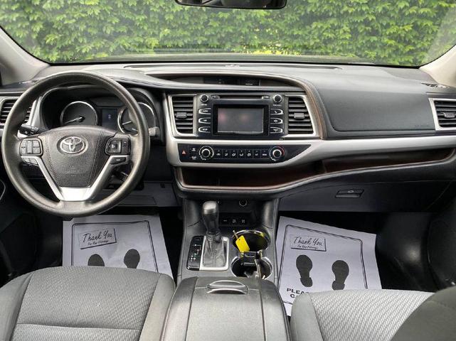 Photo of 2015 Attitude Black Metallic Toyota Highlander