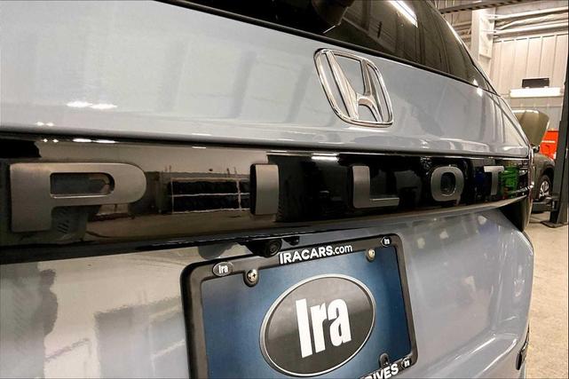Photo of 2024 Sonic Gray Pearl Honda Pilot