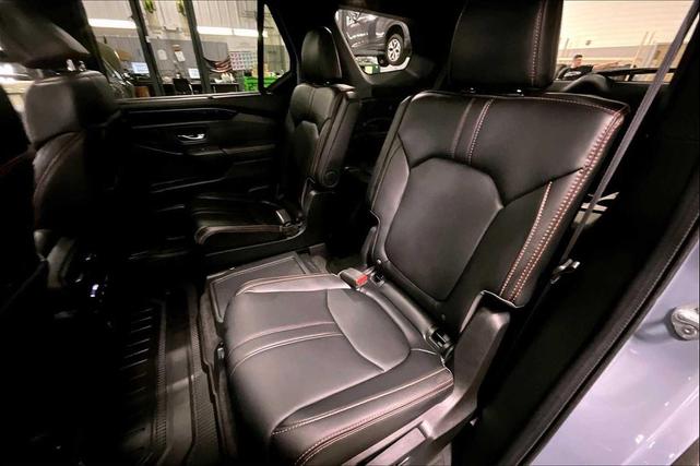 Photo of 2024 Sonic Gray Pearl Honda Pilot