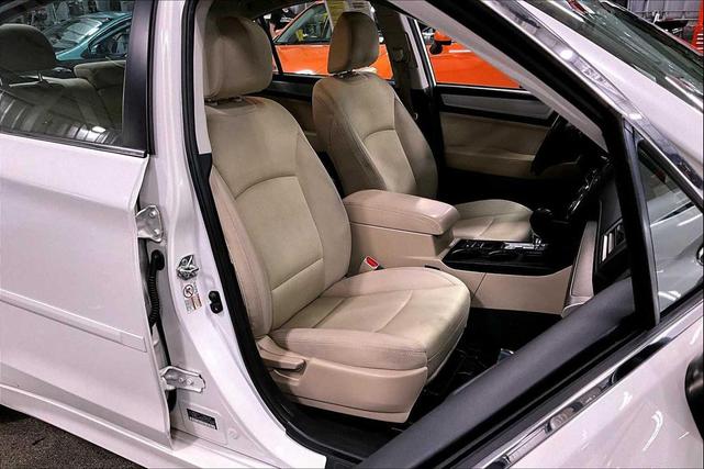 Photo of 2015 Crystal White Pearl Subaru Legacy