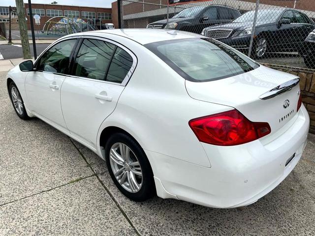 Photo of 2011 Moonlight White INFINITI G37x