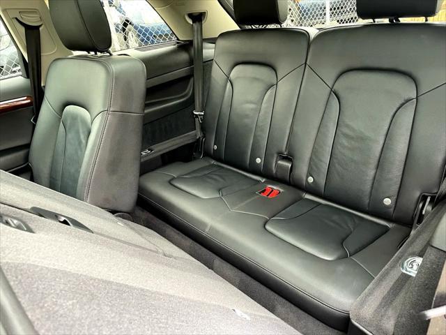 Photo of 2015 Gray Audi Q7