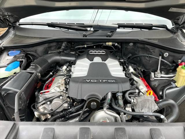 Photo of 2015 Gray Audi Q7