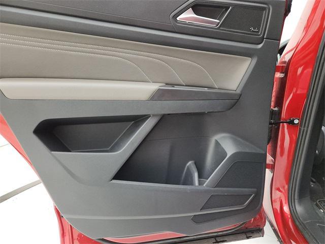 Photo of 2022 Aurora Red Metallic Volkswagen Atlas